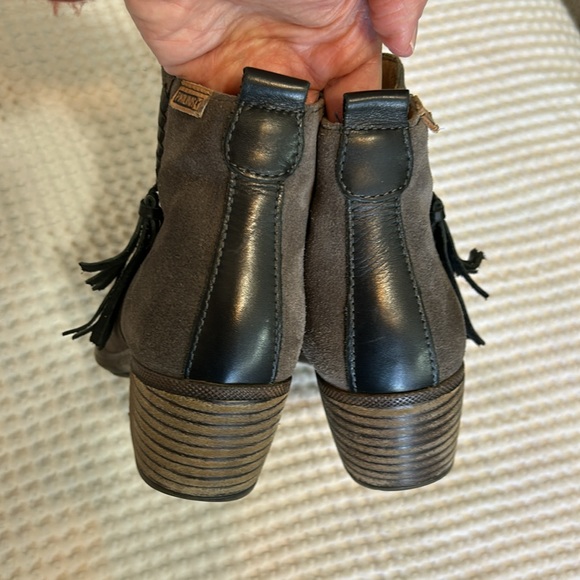 PIKOLINOS -SUADE/LEATHER Fringe Ankle Bootie - Gray & Black. Size 38 (US 7.5/8) - Picture 5 of 8
